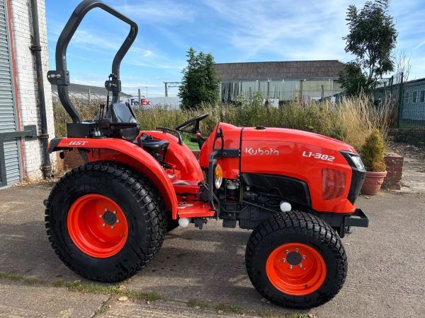 Kubota L1382 Compact Tractor, compact tractors and ride mowers near me.